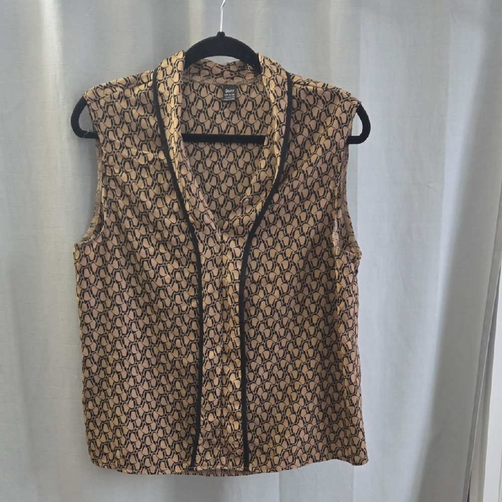 Elegant Sleeveless Patterned Blouse